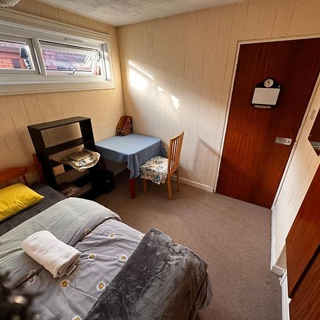Double Room Best Location Near Shopping Center & Free Parking Coventry Eksteriør bilde